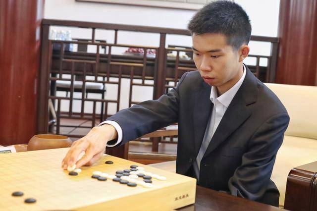 （韩棋迷:柯洁又要夺冠?申真谞不在好像少点什么）狂妄自大！韩棋迷，申真谞定夺首届烂柯杯冠军！插图