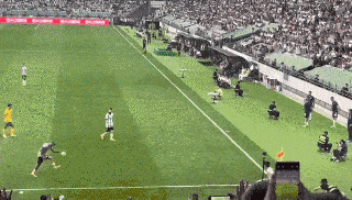 （阿根廷比赛视频）阿根廷赛前现场出意外！央视解说有水平，两句话打动球迷扭转局势插图