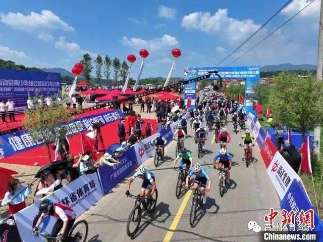 （吉林自行车比赛）吉林省大众自行车公开赛：600余选手环松花湖竞速插图