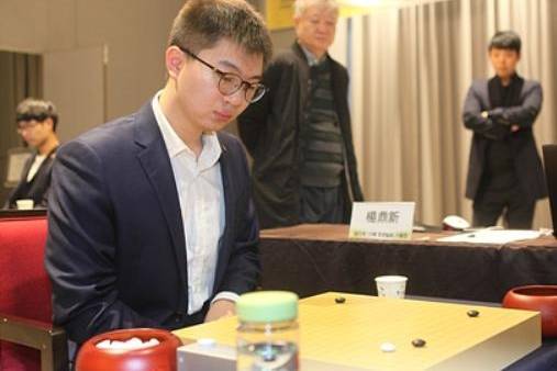 （杨鼎新对韩国棋手战绩）杨鼎新，屠龙韩名将，2连胜夺冠！插图