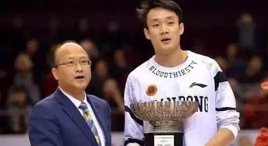 （2023中国男篮mvp）中国男篮又迎1坏消息！两届MVP再作手术治疗，重返赛场或遥遥无期插图