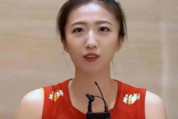 （丁霞在女排打什么位置）被蔡斌弃用，丁霞为何还愿意驰援女排？15时，丁霞回应，蔡斌看懂插图