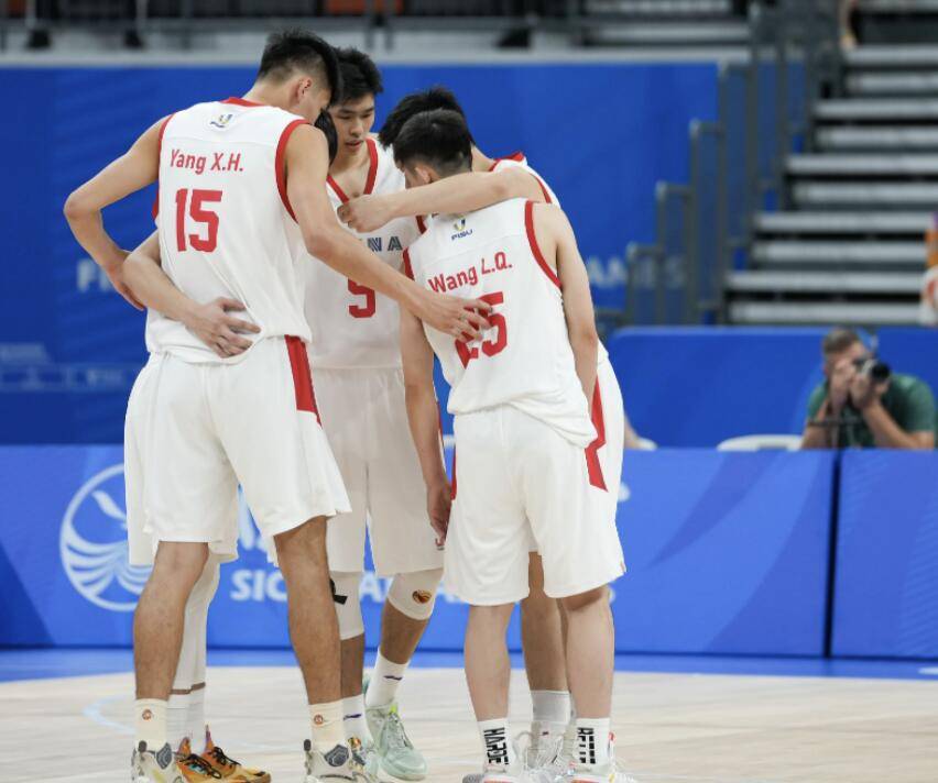 （中国男篮大运会）中国男篮大运队不敌省队，球队输在哪？球迷给出答案，且大局已定插图