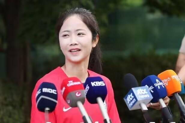 （李玟娥 韩国女足）李玟娥：很高兴回到韩国女足，我会把亚运当作世界杯来踢