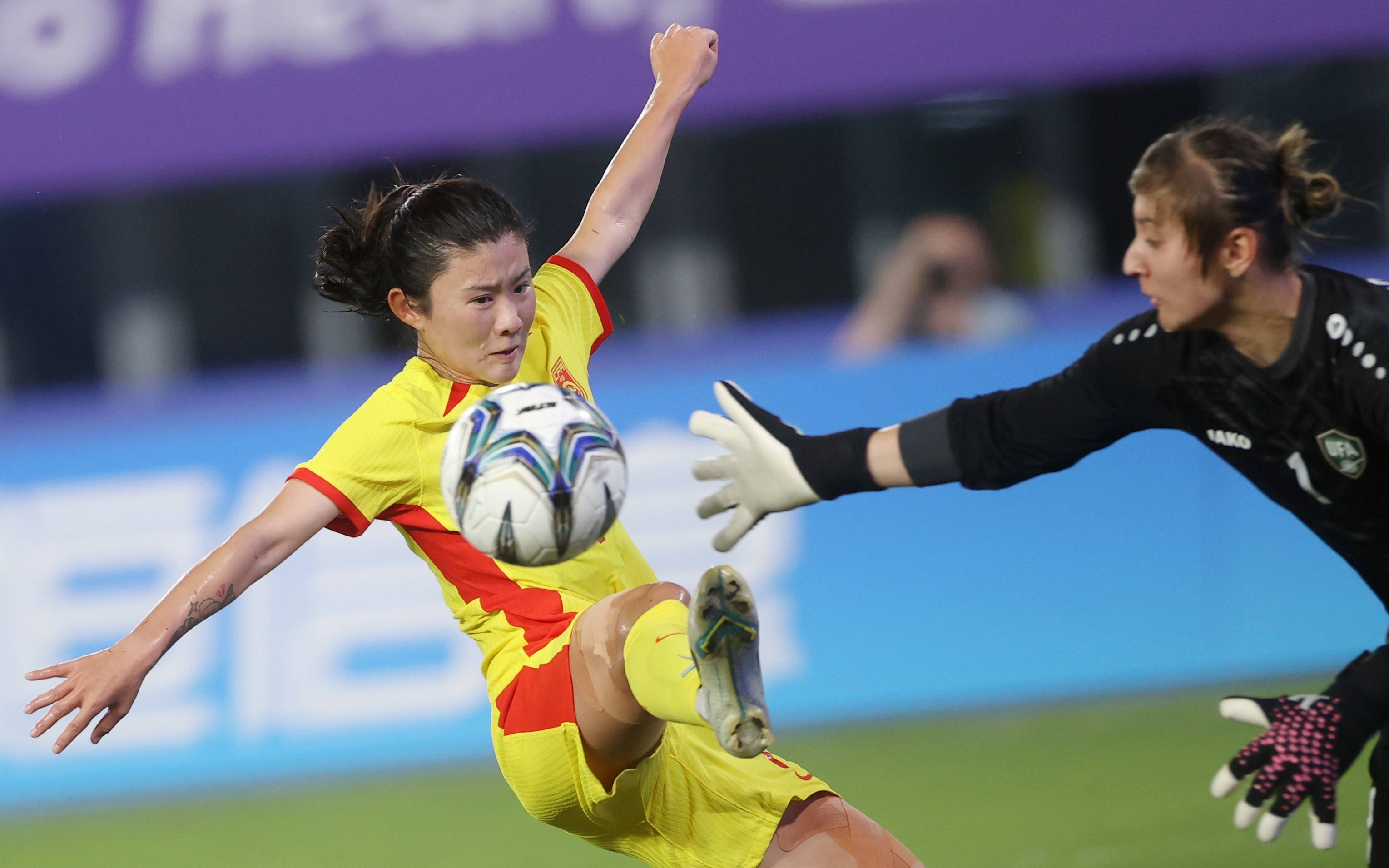（女足 中国）中国女足两场小组赛进22球，水庆霞希望队员放开手脚战泰国