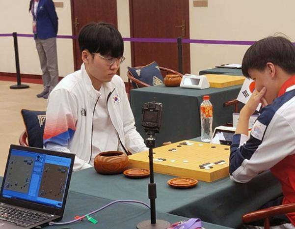 （申真谞对中国棋手成绩）申真谞，再次在刀尖上跳舞，战中国台湾棋手许皓鋐，个位数胜率！