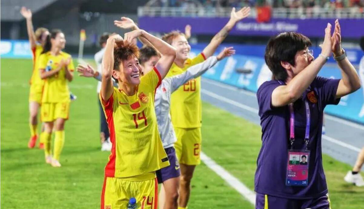 （中国女足vs乌兹别克斯坦）中国女足6：0大胜乌兹别克斯坦女足，中国男足能做到吗？