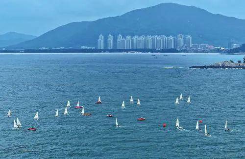 （帆船全国锦标赛）全国帆船冠军赛在阳江闸坡开赛，13支队伍海上竞技插图