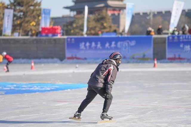 （大同滑冰场）第五届中国大同冰雪节的大众滑冰公开赛，欢乐开启！插图