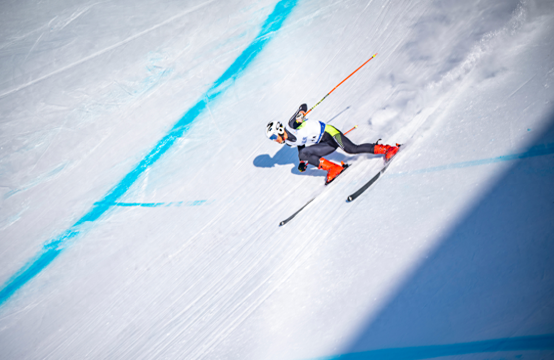 （十四冬高山滑雪成绩）“十四冬”高山滑雪比赛在“雪飞燕”开赛插图